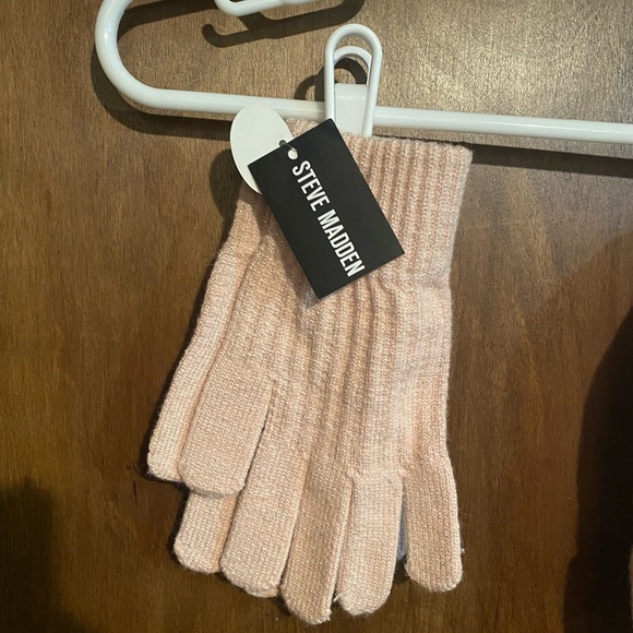 Steve Madden Hat and Glove Set - Picture 2 of 3